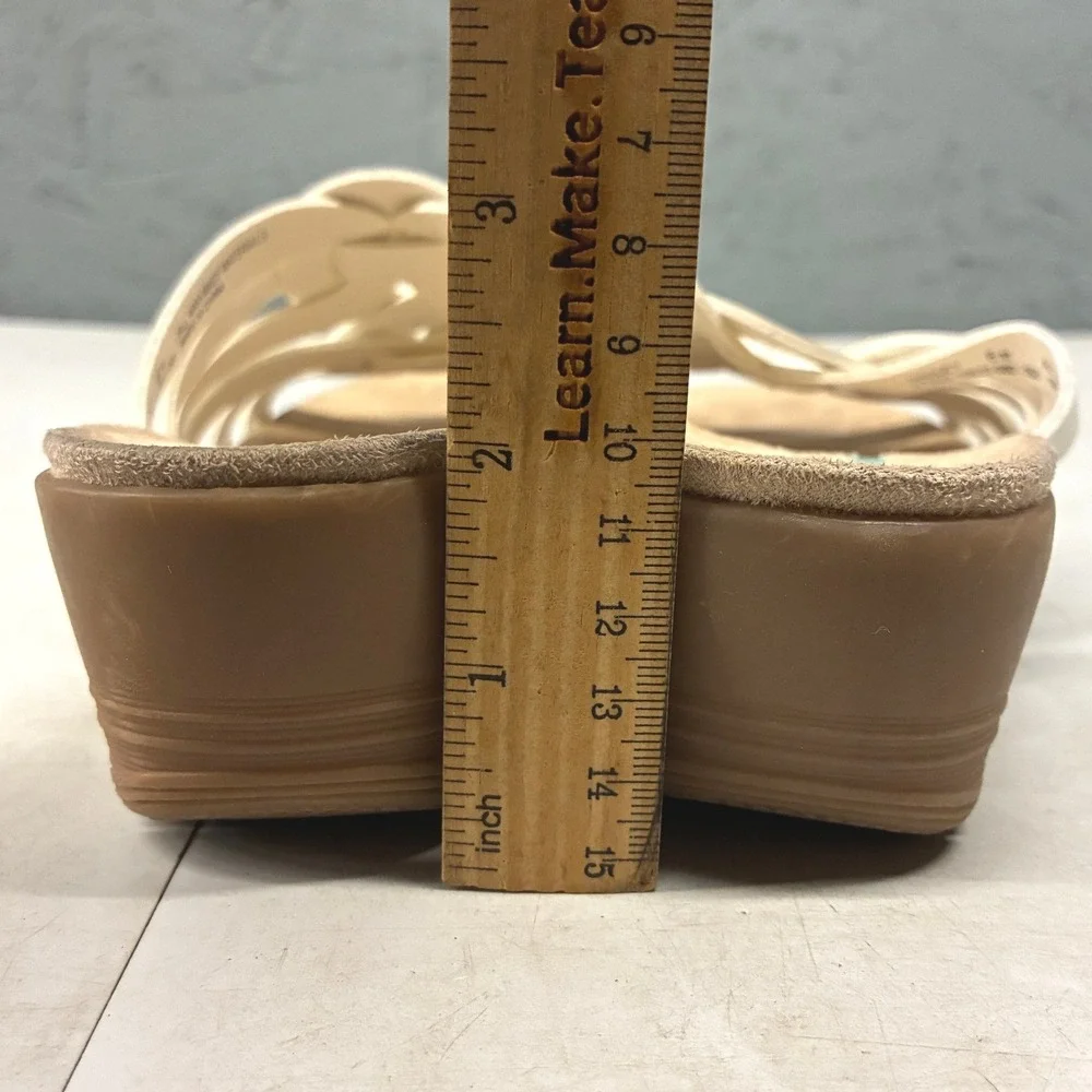Baretraps Haddey Wedge Slide Sandals Womens 6 Cream White Memory Foam Comfort